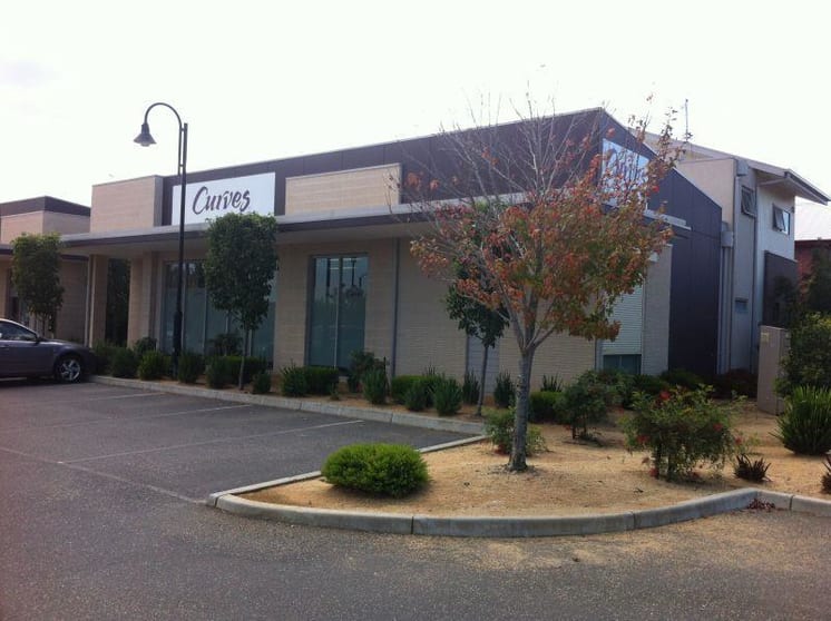 Click to view all images 4/2 Waterford Rise Pakenham VIC 3810 - Image 2