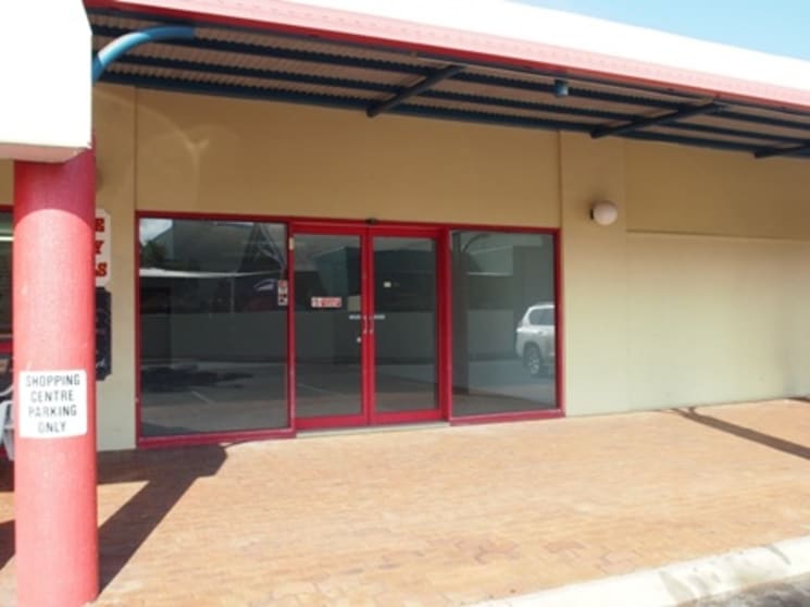 Click to view all images 9/301 Farm Street Norman Gardens QLD 4701 - Image 3