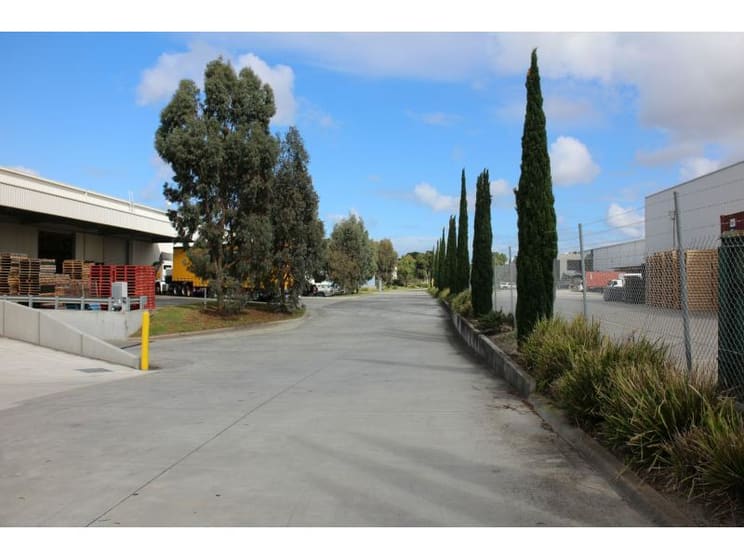 Click to view all images 49B Sunmore Close Moorabbin VIC 3189 - Image 3