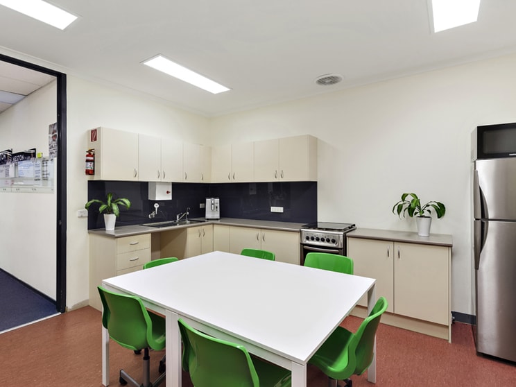 2/25 Howleys Road Notting Hill VIC 3168 - Image 3