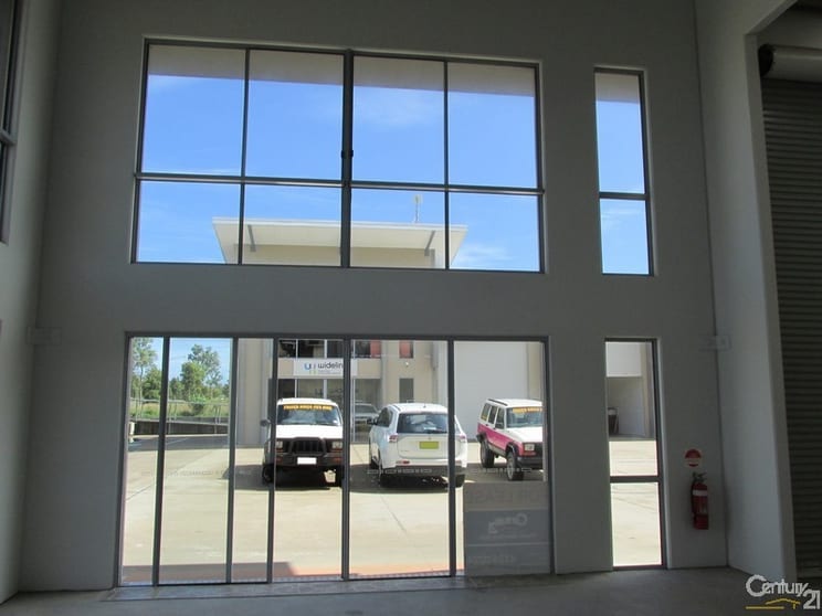 Click to view all images 9/3 Southern Cross Circuit Urangan QLD 4655 - Image 3
