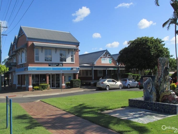 Click to view all images 5/9 Bideford Street Torquay QLD 4655 - Image 1