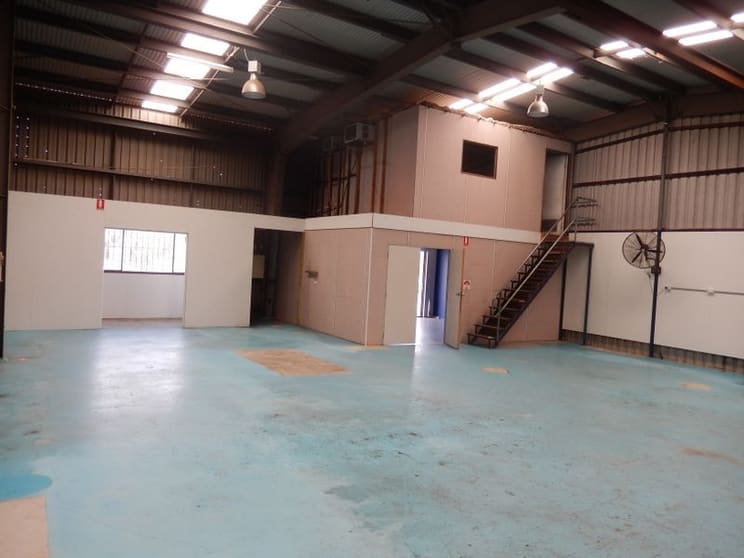 Click to view all images 2/4 Rooksby Street Gladstone Central QLD 4680 - Image 2