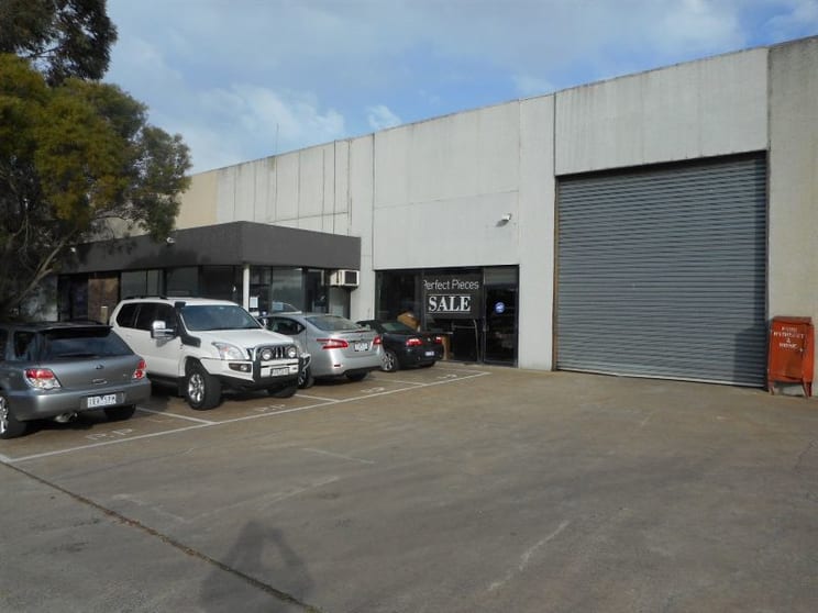 Click to view all images 2/7 Bungaleen Crt Dandenong VIC 3175 - Image 2