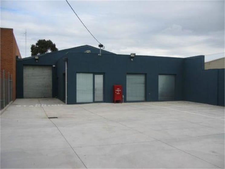 Click to view all images 1 Crissane Road Heidelberg West VIC 3081 - Image 1