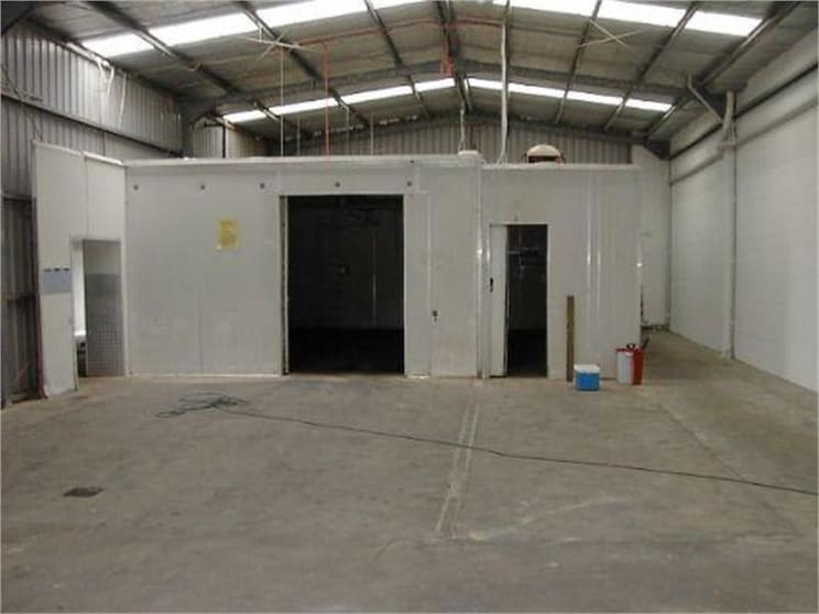 Click to view all images 1,2 / 4 Amayla Cres Carrum Downs VIC 3201 - Image 2