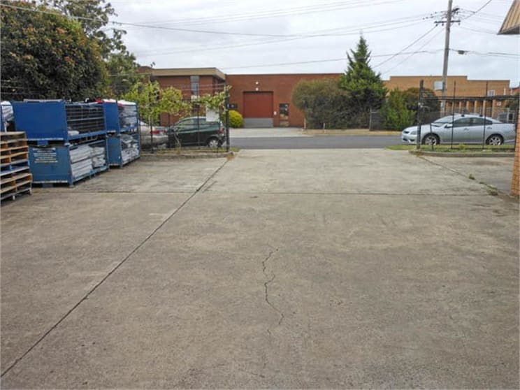 Click to view all images 25 Kembla Street Cheltenham VIC 3192 - Image 3