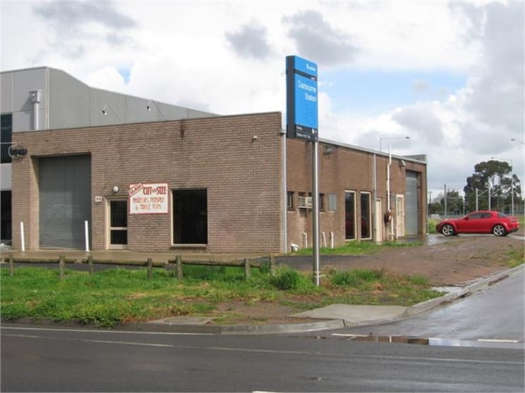 Click to view all images 86 Camms Road Cranbourne VIC 3977 - Image 2