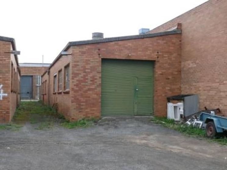 Click to view all images 2/5 Kolora Road Heidelberg West VIC 3081 - Image 2