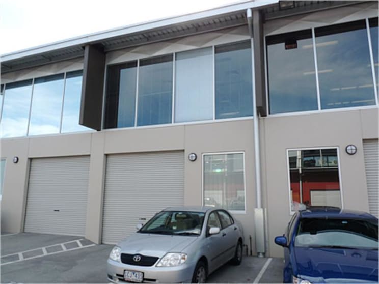 Click to view all images P133/15 Hall Street/Turner Street Port Melbourne VIC 3207 - Image 2