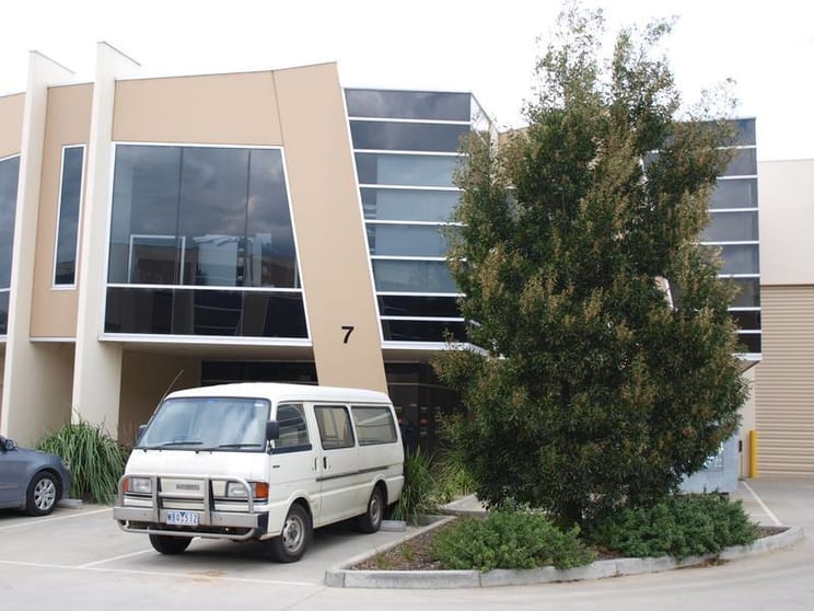 Click to view all images 7/7 Lakewood Bld Carrum Downs VIC 3201 - Image 2