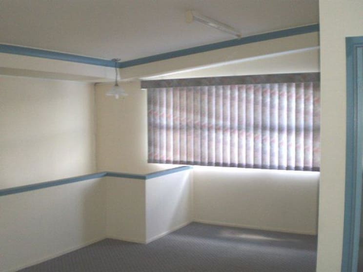 Click to view all images 415 Yaamba Road Norman Gardens QLD 4701 - Image 2