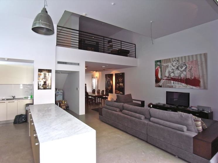 Click to view all images Top Floor, Alberta Street Darlinghurst NSW 2010 - Image 1