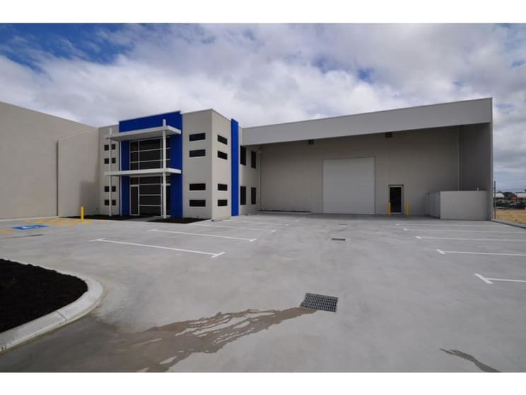 Click to view all images 39 Darlot Road Landsdale WA 6065 - Image 2