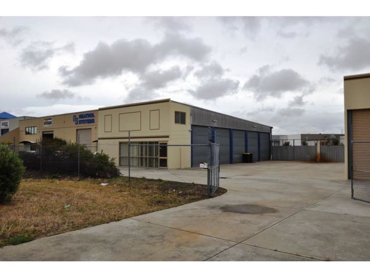 Click to view all images 31a Harlond Avenue Malaga WA 6090 - Image 1