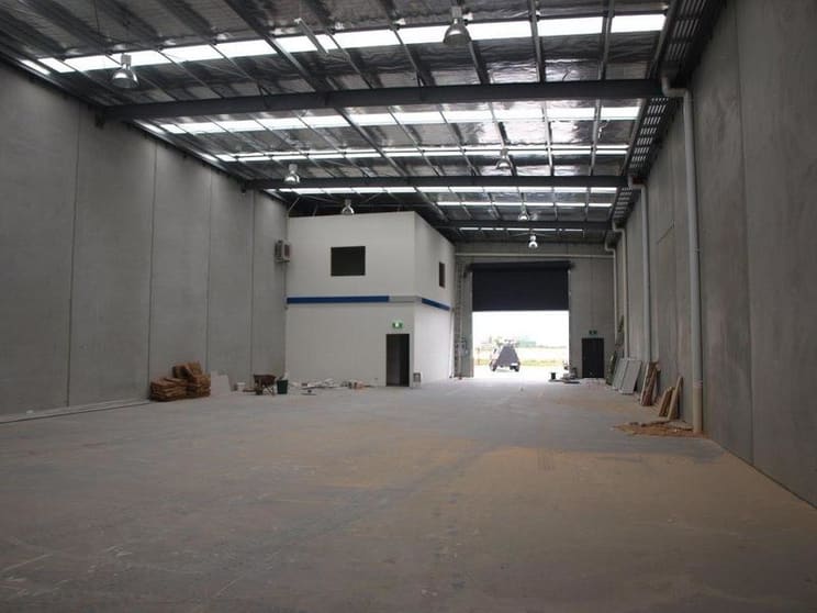 Click to view all images 2/90 Colemans Road Carrum Downs VIC 3201 - Image 3