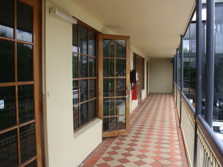Click to view all images 5/6 Vanessa Boulevard Springwood QLD 4127 - Image 3