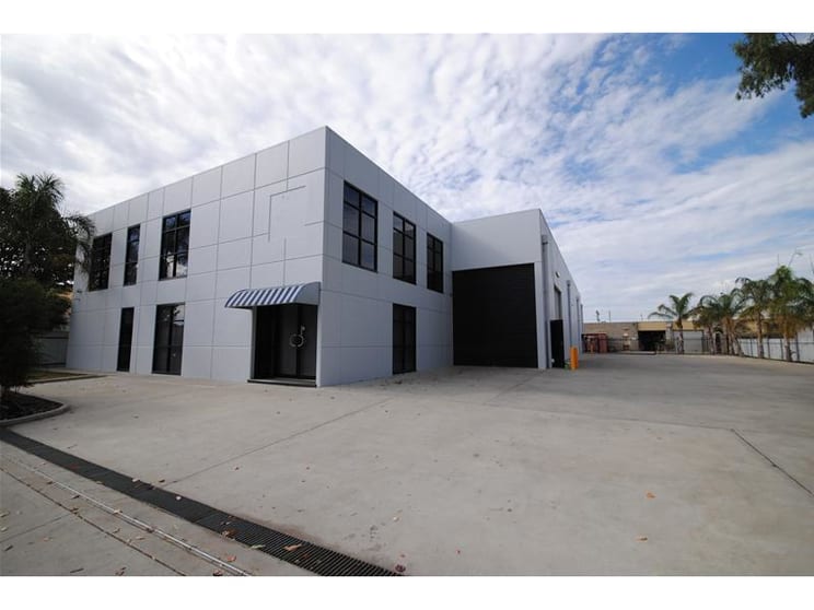Click to view all images 39 Howards Road Beverley SA 5009 - Image 1