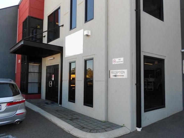 Click to view all images 27 Tacoma Circuit Canning Vale WA 6155 - Image 2