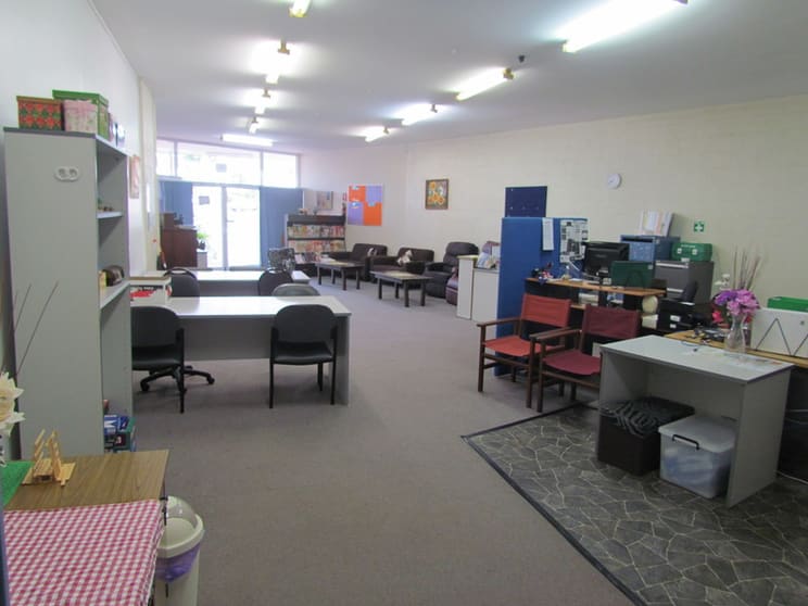 Click to view all images 96 Toolooa Street South Gladstone QLD 4680 - Image 2
