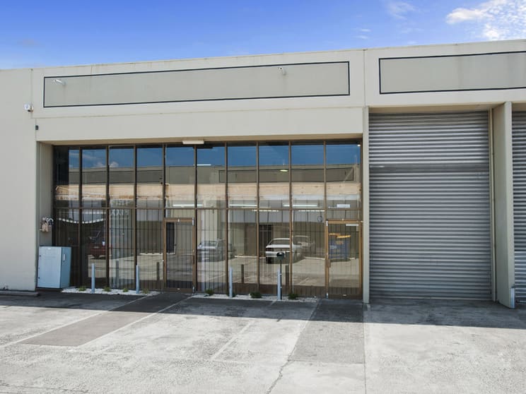 Click to view all images 4/26-30 Howleys Road Notting Hill VIC 3168 - Image 1