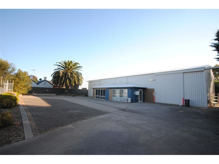 Click to view all images Unit 2, 13A Gates Road Hackham SA 5163 - Image 2