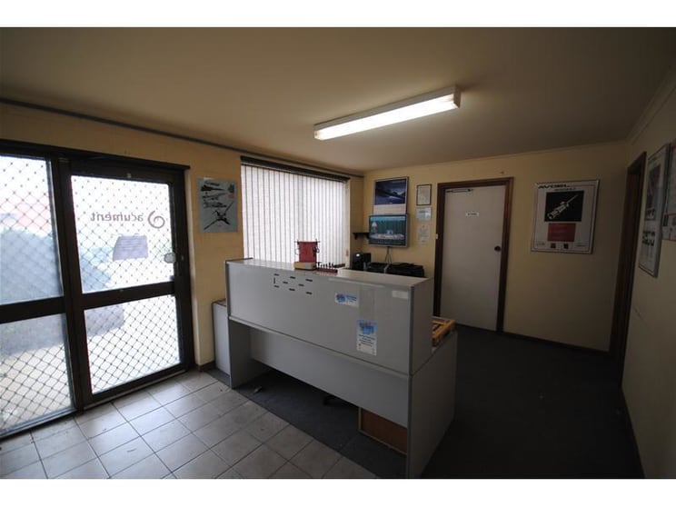Click to view all images Unit 2, 4 West Thebarton Road Thebarton SA 5031 - Image 3
