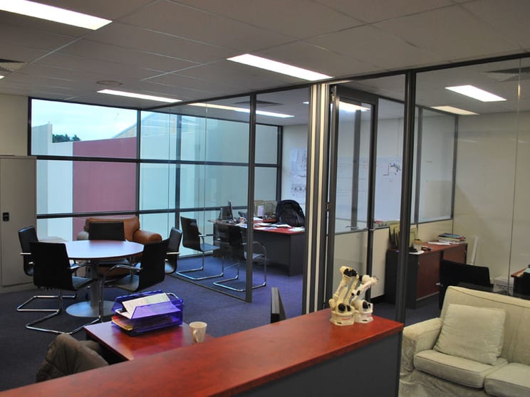 Click to view all images 6/25 Howleys Road Notting Hill VIC 3168 - Image 3