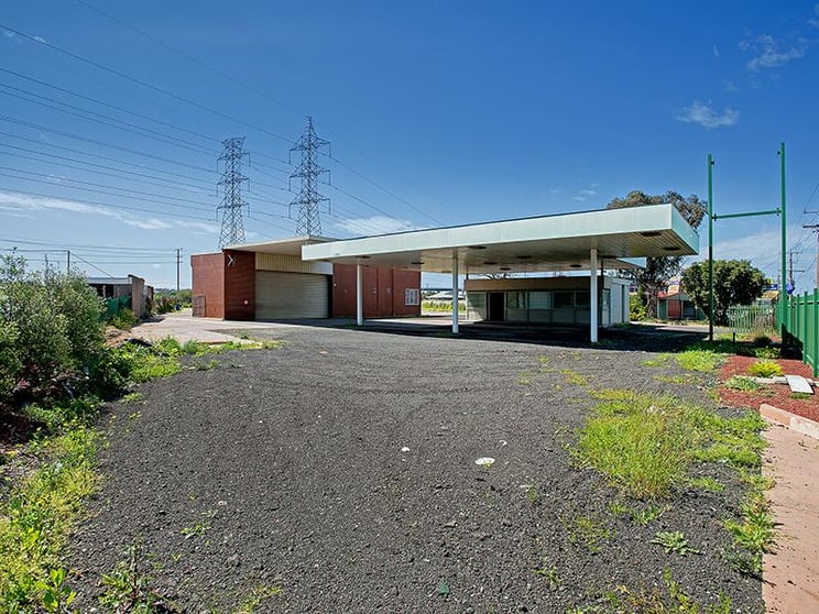 Click to view all images 298 Mahoneys Road Thomastown VIC 3074 - Image 1