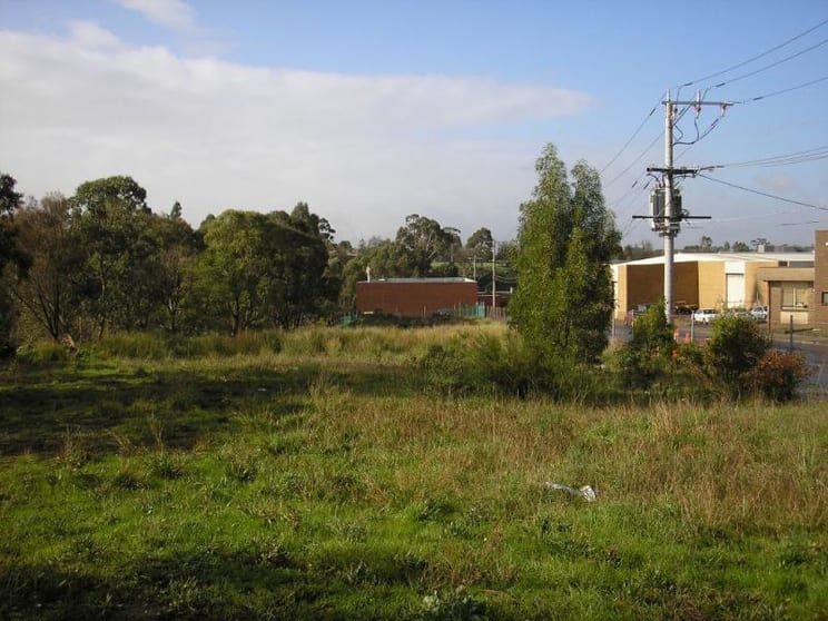 Click to view all images 28 Ford Crescent Thornbury VIC 3071 - Image 1