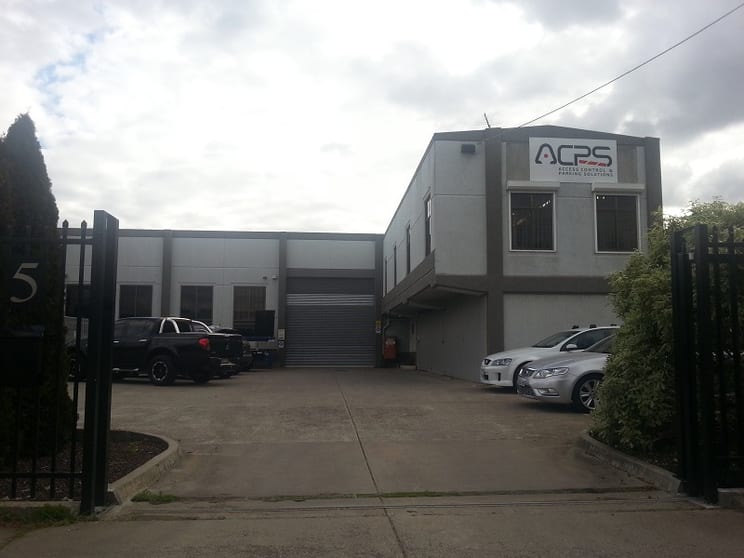 Click to view all images 5 Cliveden Court Thomastown VIC 3074 - Image 1