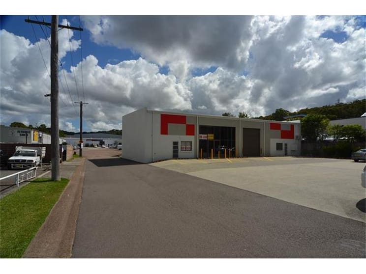 Click to view all images Unit 2/337 Hillsborough Road Warners Bay NSW 2282 - Image 3