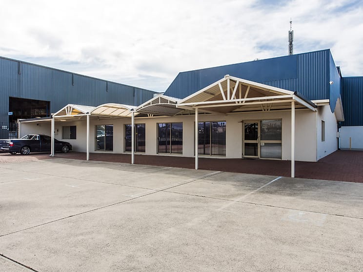 Click to view all images 9 Felspar Street Welshpool WA 6106 - Image 1