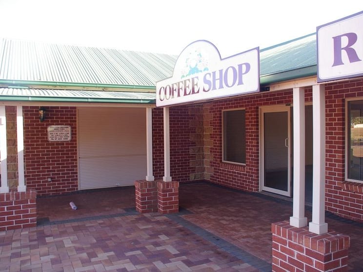 2/2 Plaza Circle Highfields QLD 4352 - Image 1