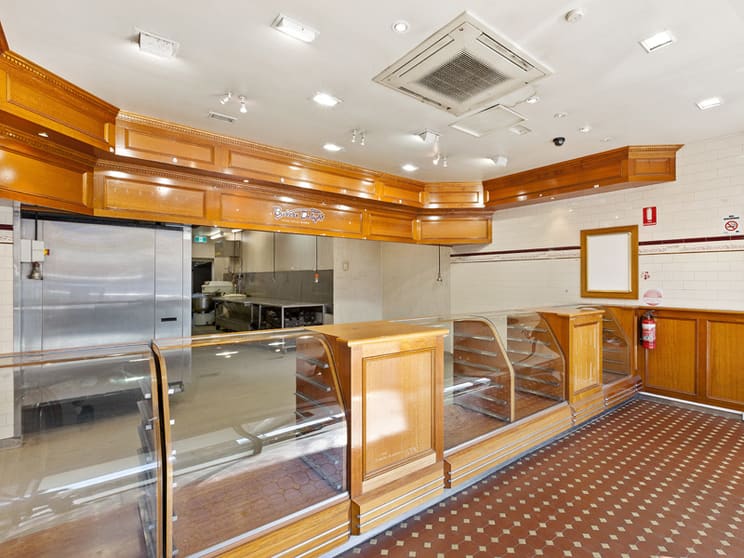 Click to view all images 368 Bay Street Brighton VIC 3186 - Image 3