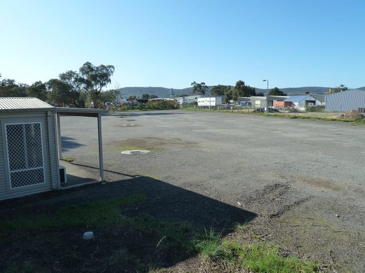 Click to view all images 11 Myola South Place Maddington WA 6109 - Image 1