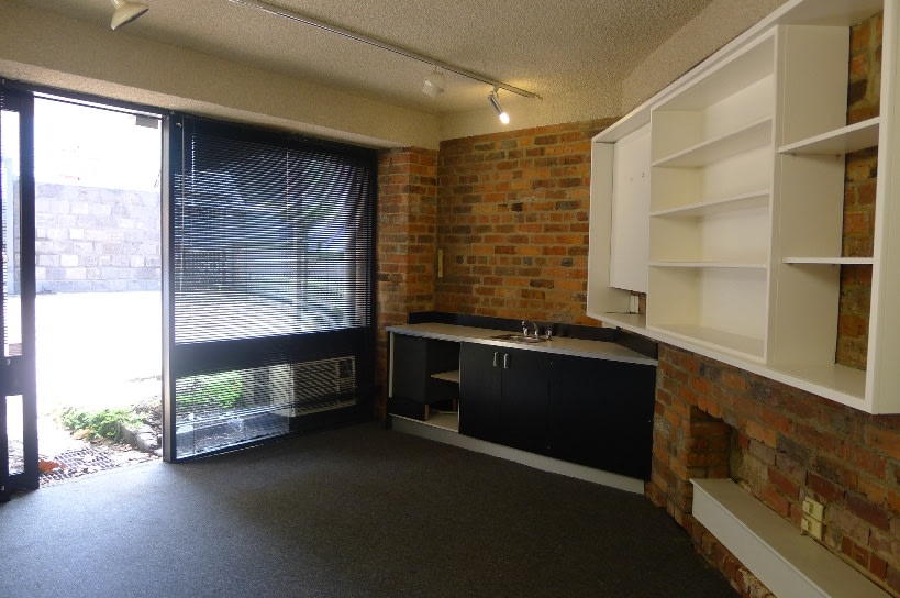 Click to view all images 47 Cardigan Place Albert Park VIC 3206 - Image 2