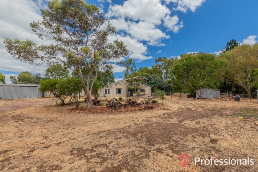 Click to view all images 17 Song Place Manjimup WA 6258 - Image 2