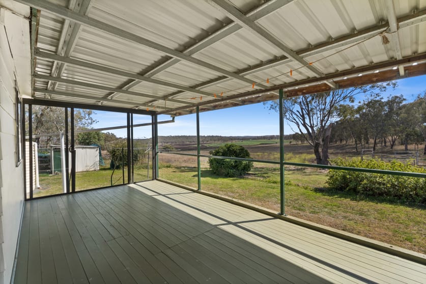 Click to view all images 1529 Pittsworth Felton Road Felton QLD 4358 - Image 3