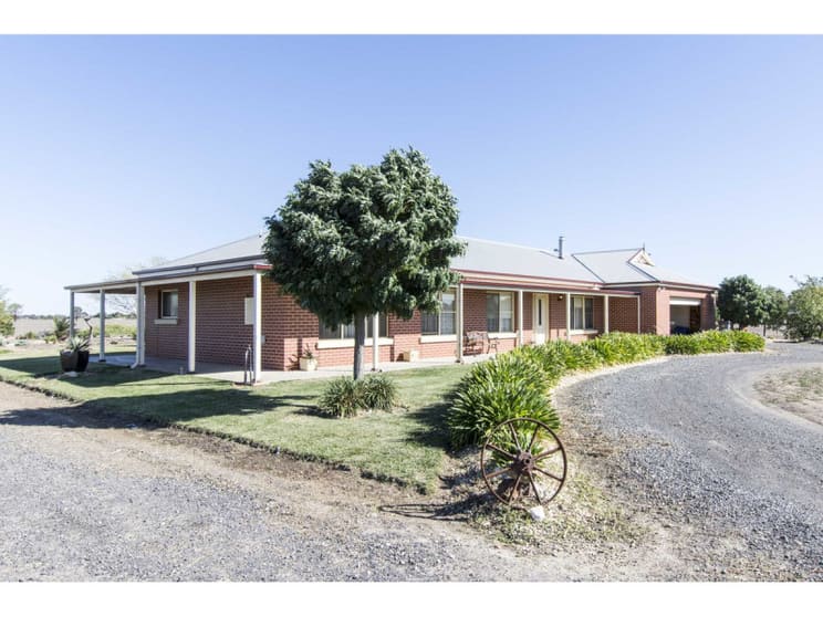 Click to view all images 465 West Road Horsham VIC 3400 - Image 2