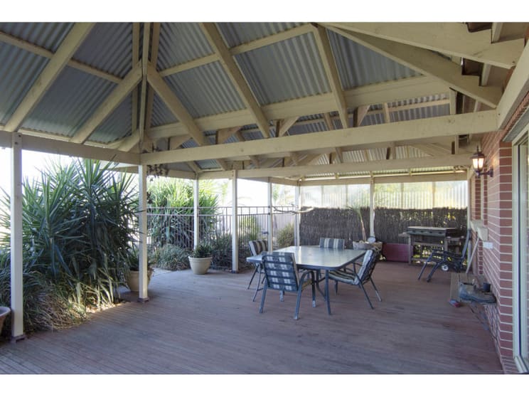 Click to view all images 465 West Road Horsham VIC 3400 - Image 3