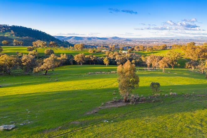 Click to view all images 177 McGaffins Road West Wodonga VIC 3690 - Image 2