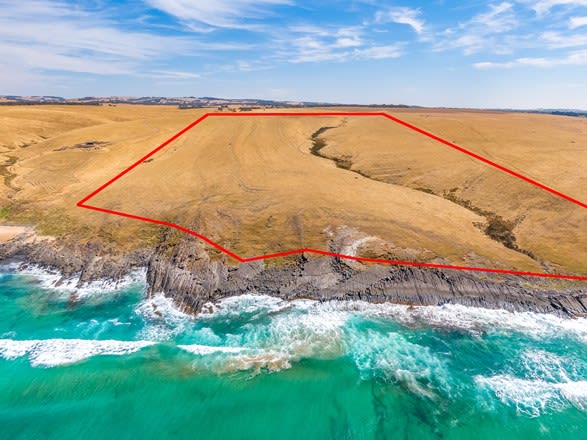 Click to view all images S1329 Coolawang Beach Road Waitpinga SA 5211 - Image 1