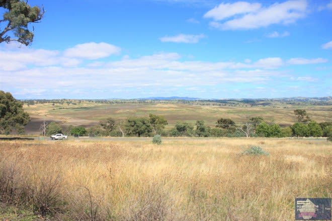 Click to view all images 26 Shearsby Crescent Yass NSW 2582 - Image 3