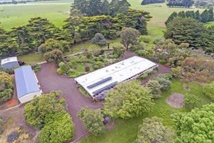 Click to view all images 329 Mill Road Hamilton VIC 3300 - Image 2