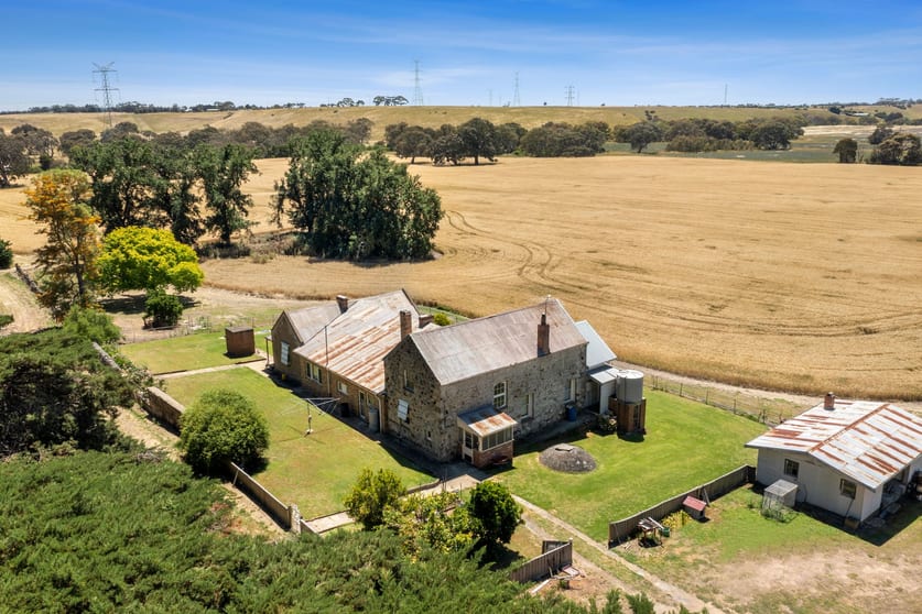 Click to view all images 56 Buchter Road Batesford VIC 3213 - Image 2