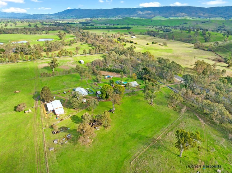 Click to view all images 7050 Maroondah Highway Yarck VIC 3719 - Image 2