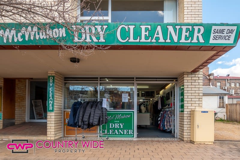 Click to view all images 6 Moore Street Armidale NSW 2350 - Image 2