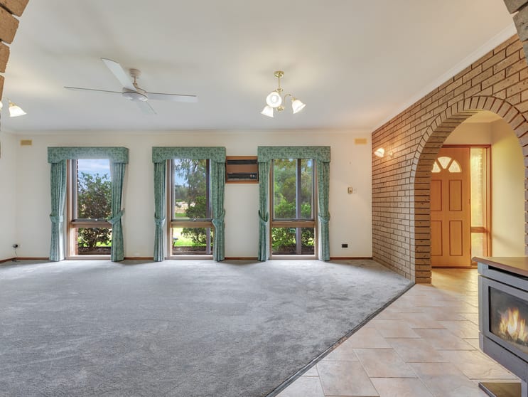 Click to view all images 51 North Road Benalla VIC 3672 - Image 3