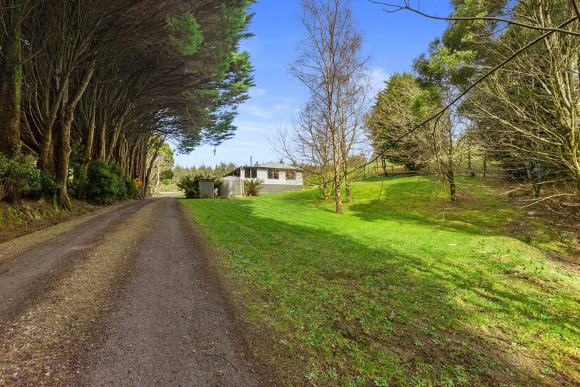 Click to view all images 1010 Skenes Creek Road Tanybryn VIC 3249 - Image 2
